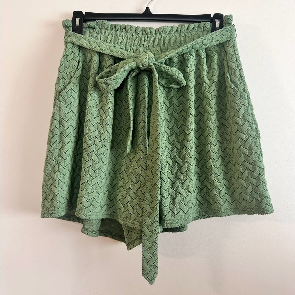 Women’s Elastic High Waisted Shorts Textured Chevron Fabric Sage Green Size XL